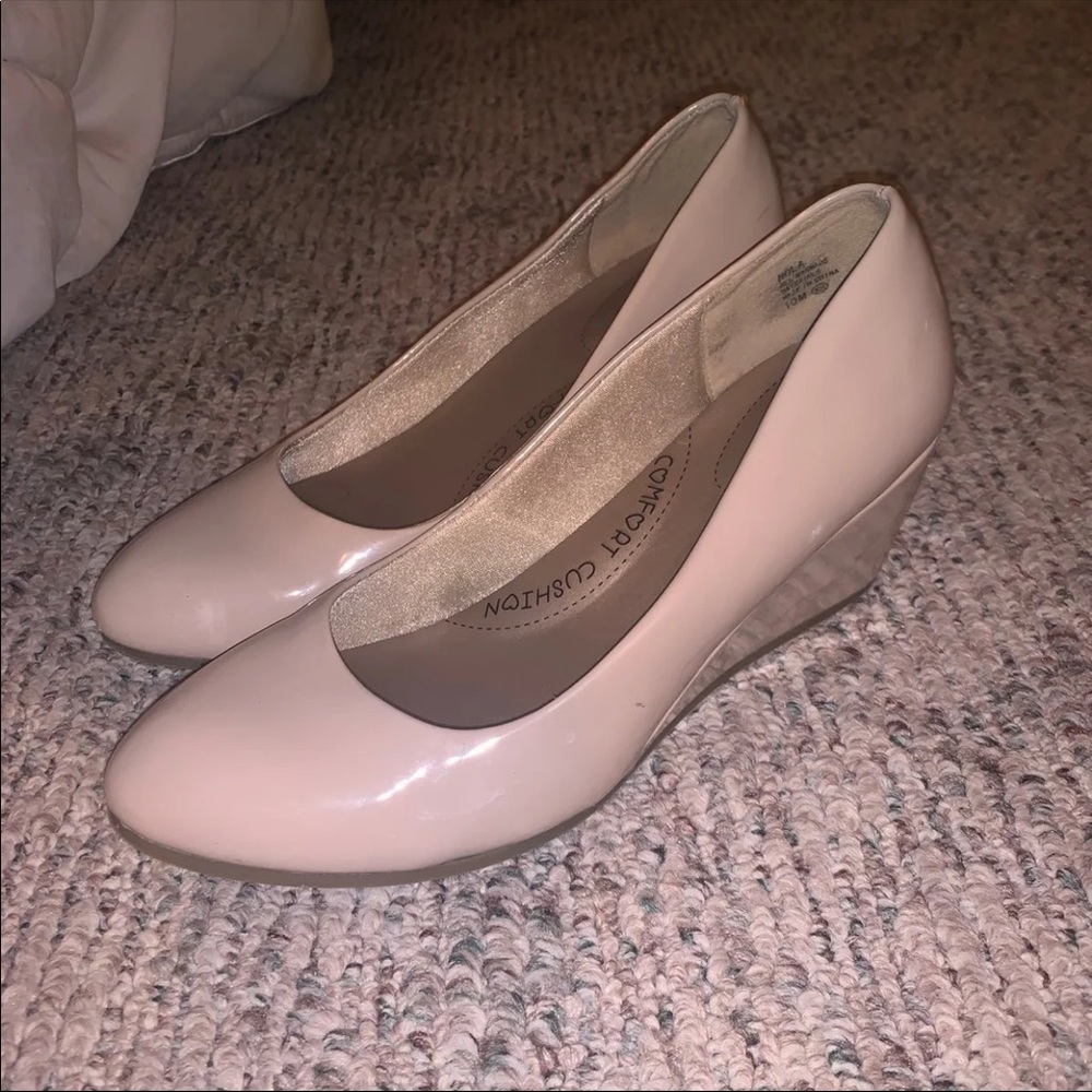 Nude Wedges